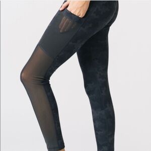 ZYIA ACTIVE‎ HERO CAMO MESH POCKET HI RISE 7/8 Size 2